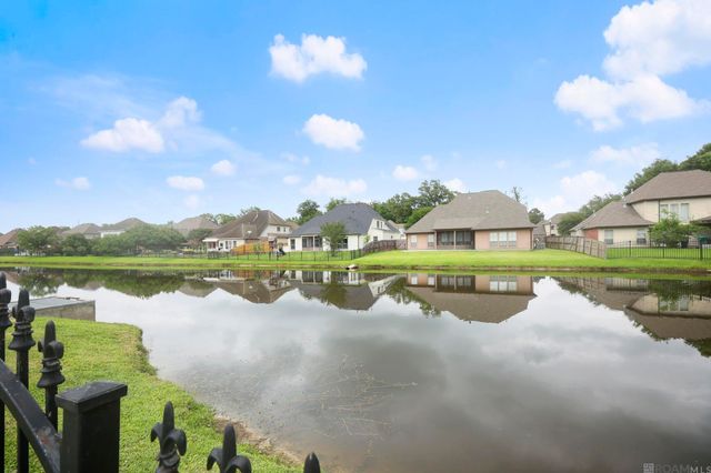 16438 W Lake Dr, Prairieville, LA 70769
