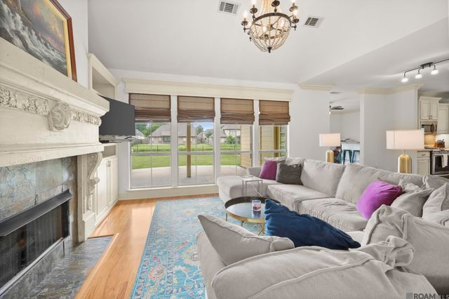 16438 W Lake Dr, Prairieville, LA 70769
