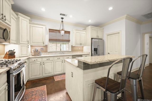 16438 W Lake Dr, Prairieville, LA 70769