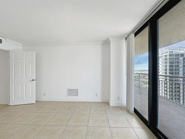 3000 N Ocean Drive 19-B, Singer Island, FL 33404