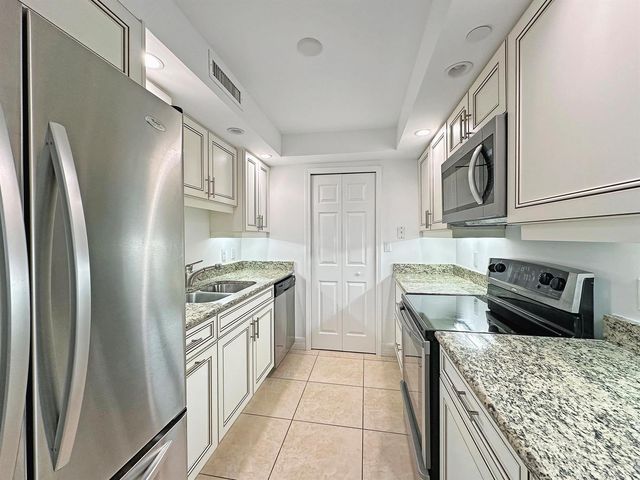 3000 N Ocean Drive 19-B, Singer Island, FL 33404