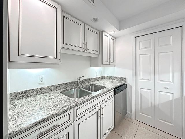 3000 N Ocean Drive 19-B, Singer Island, FL 33404