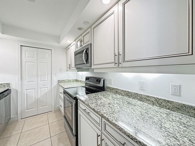 3000 N Ocean Drive 19-B, Singer Island, FL 33404