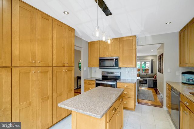 6149 GREEN HOLLOW CT, Springfield, VA 22152