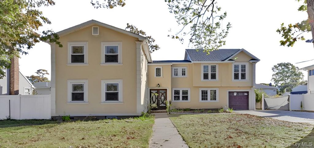 362 Deauville Boulevard, Babylon, NY 11726