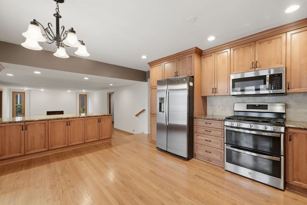 902 N ROHLWING Road, Palatine, IL 60074 — photo 4