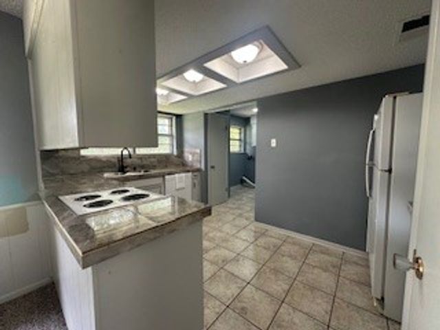 800 Glen Key Street, Denison, TX 75020