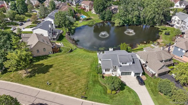 1062 FOREST BAY Drive, Waterford Charter Township, MI 48328