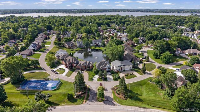 1062 FOREST BAY Drive, Waterford Charter Township, MI 48328