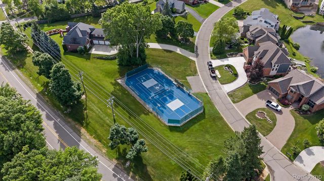 1062 FOREST BAY Drive, Waterford Charter Township, MI 48328