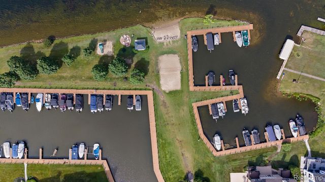 1062 FOREST BAY Drive, Waterford Charter Township, MI 48328