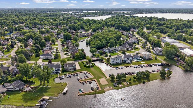 1062 FOREST BAY Drive, Waterford Charter Township, MI 48328