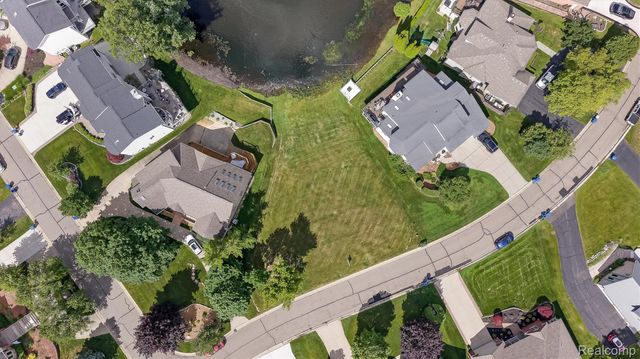 1062 FOREST BAY Drive, Waterford Charter Township, MI 48328