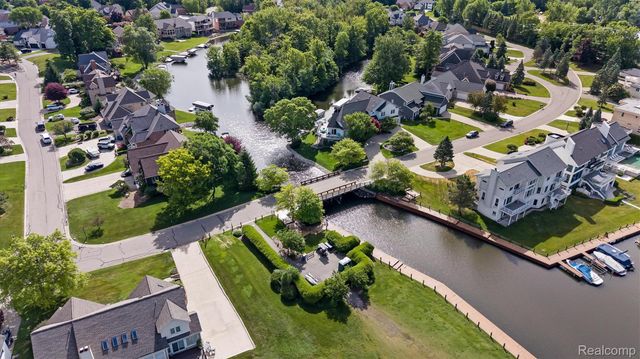1062 FOREST BAY Drive, Waterford Charter Township, MI 48328