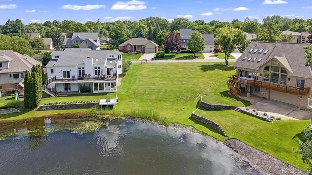 1062 FOREST BAY Drive, Waterford Charter Township, MI 48328