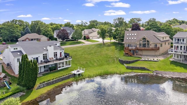 1062 FOREST BAY Drive, Waterford Charter Township, MI 48328
