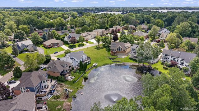 1062 FOREST BAY Drive, Waterford Charter Township, MI 48328