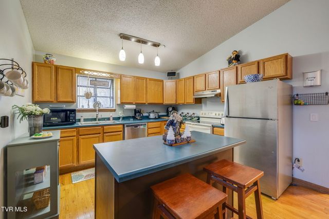 1813 Todd Drive, Johnson City, TN 37604