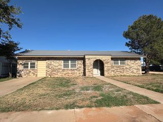 1607 S McElroy, Crane, TX 79731