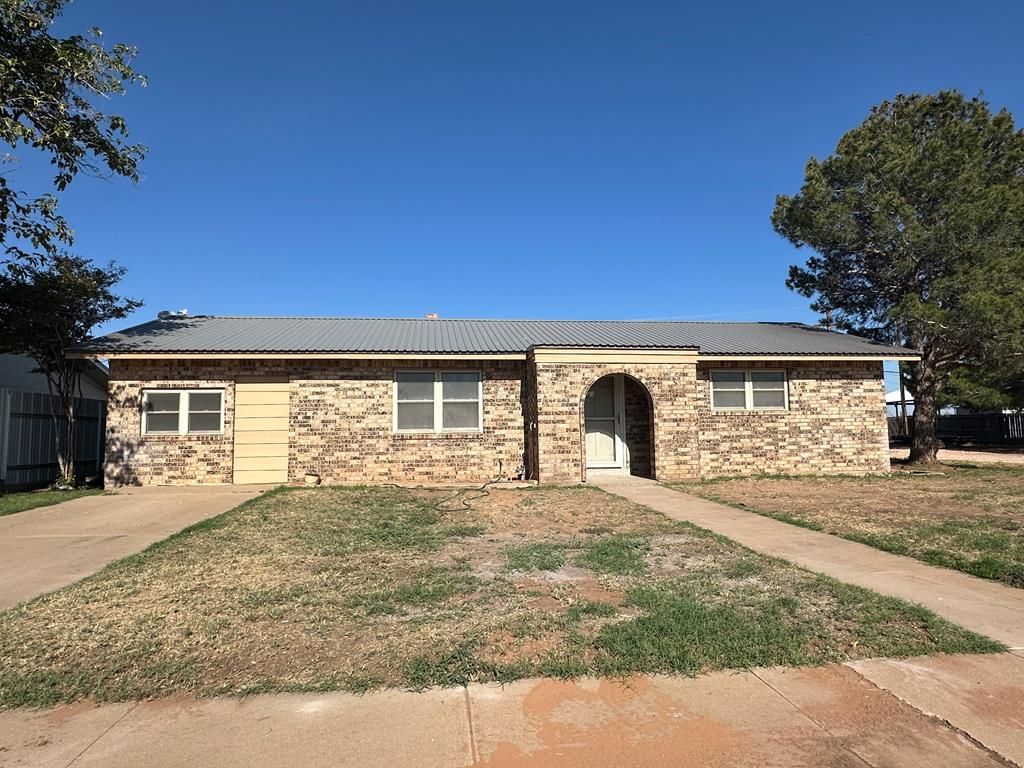 1607 S McElroy, Crane, TX 79731