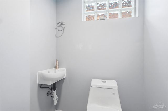 2853 Lawndale Avenue, Cincinnati, OH 45212