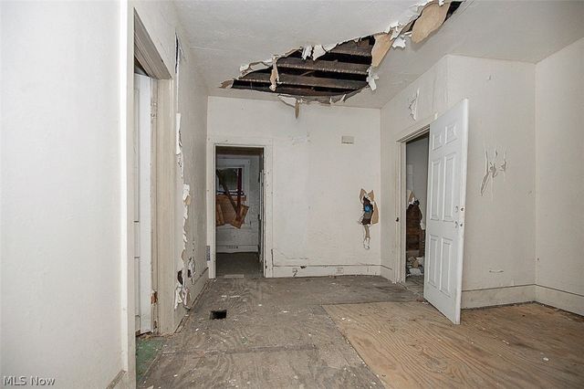 1054 E 71st Street, Cleveland, OH 44103
