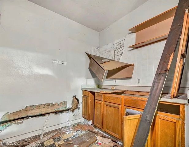 1054 E 71st Street, Cleveland, OH 44103