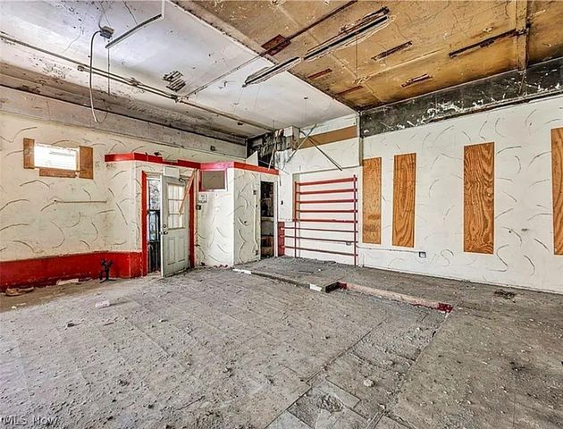 1054 E 71st Street, Cleveland, OH 44103