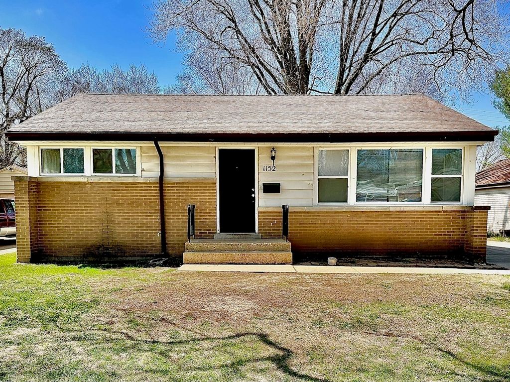 1152 Hiawatha Drive, Elgin, IL 60120