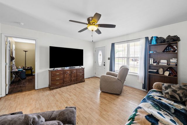 202 Ruf Dr, Oak Grove, KY 42262