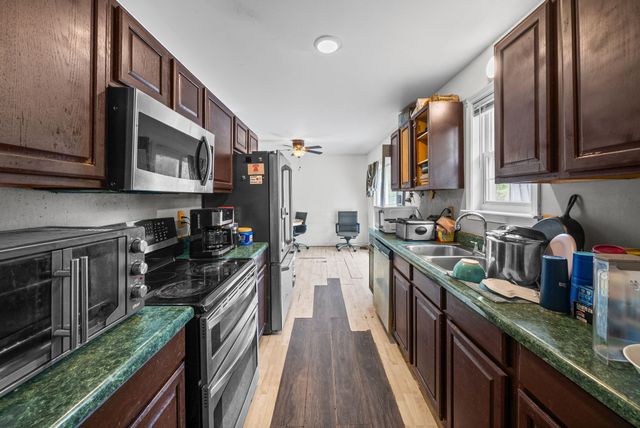 202 Ruf Dr, Oak Grove, KY 42262