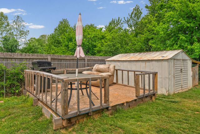 202 Ruf Dr, Oak Grove, KY 42262