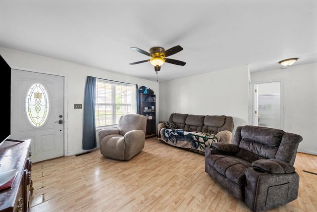 202 Ruf Dr, Oak Grove, KY 42262