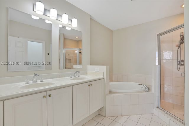 1033 NE 17th Way 1804, Fort Lauderdale, FL 33304