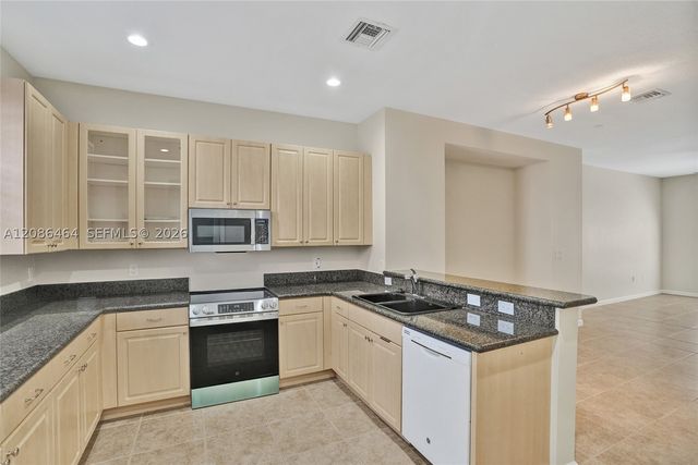 1033 NE 17th Way 1804, Fort Lauderdale, FL 33304