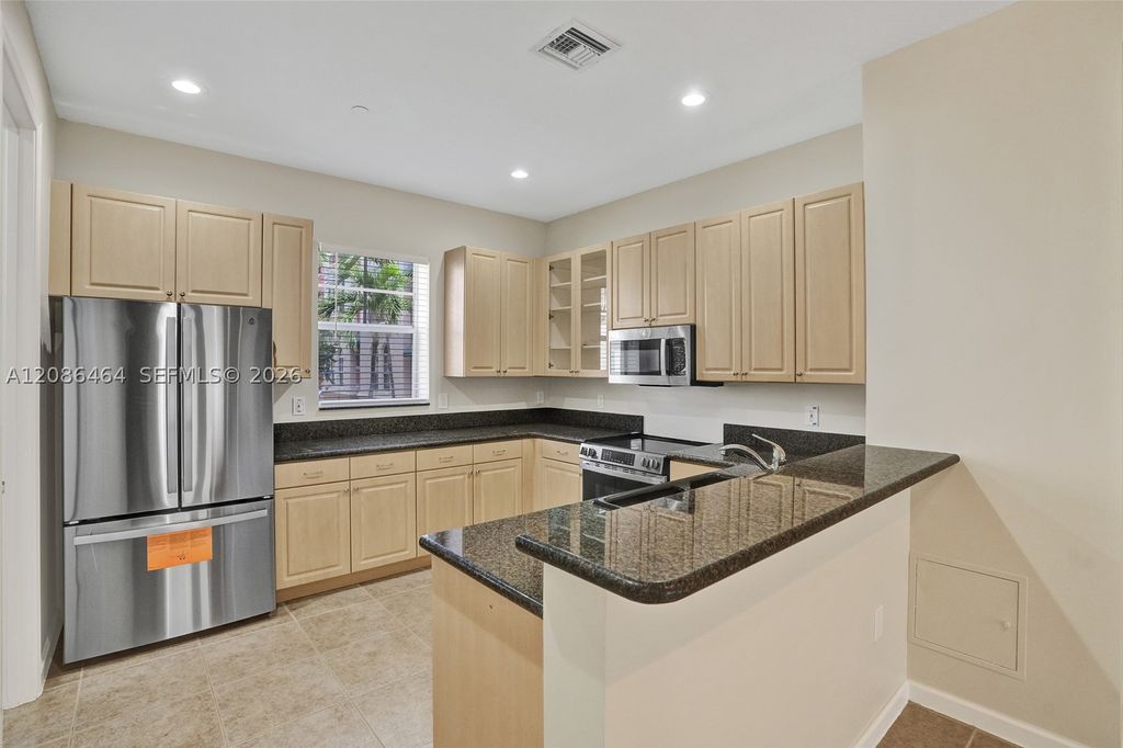 1033 NE 17th Way 1804, Fort Lauderdale, FL 33304