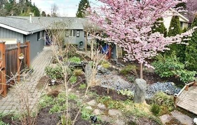 9240 Sand Point Way NE, Seattle, WA 98115