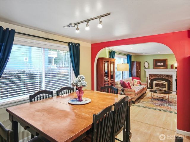 9240 Sand Point Way NE, Seattle, WA 98115