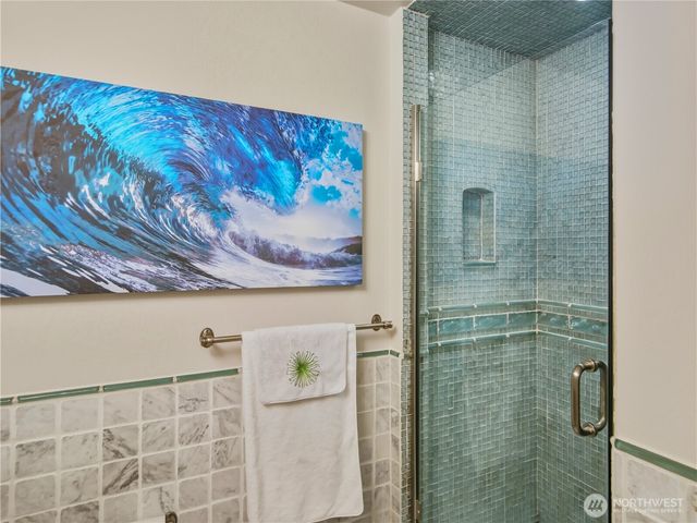 9240 Sand Point Way NE, Seattle, WA 98115