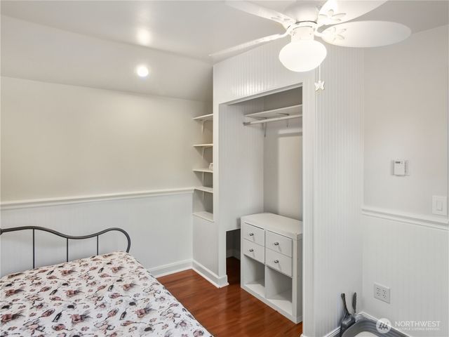 9240 Sand Point Way NE, Seattle, WA 98115