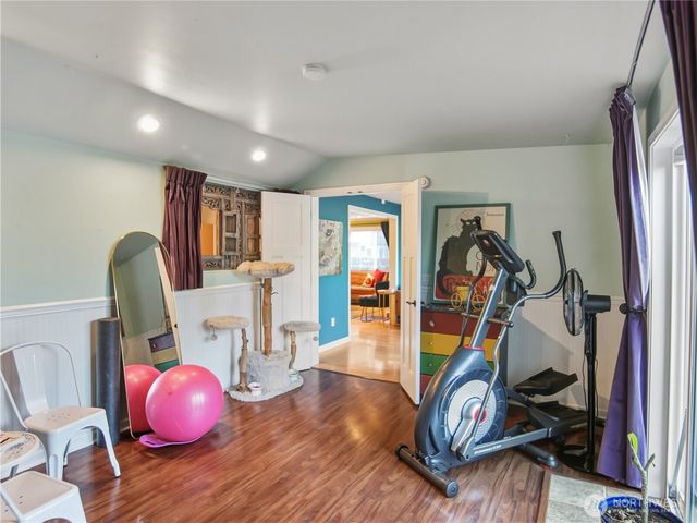 9240 Sand Point Way NE, Seattle, WA 98115