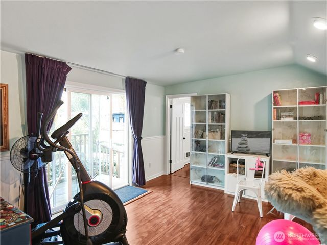 9240 Sand Point Way NE, Seattle, WA 98115