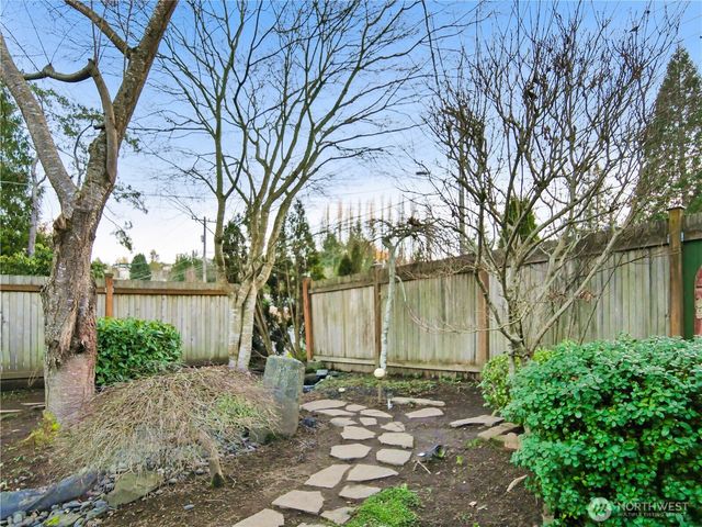 9240 Sand Point Way NE, Seattle, WA 98115