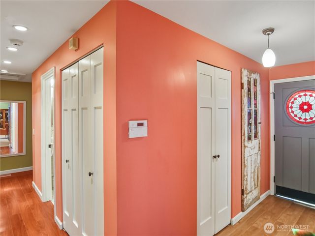 9240 Sand Point Way NE, Seattle, WA 98115