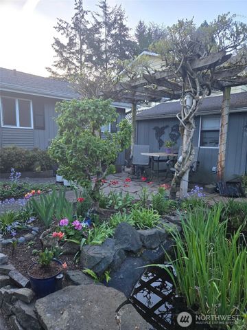 9240 Sand Point Way NE, Seattle, WA 98115