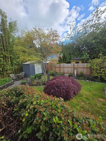 9240 Sand Point Way NE, Seattle, WA 98115