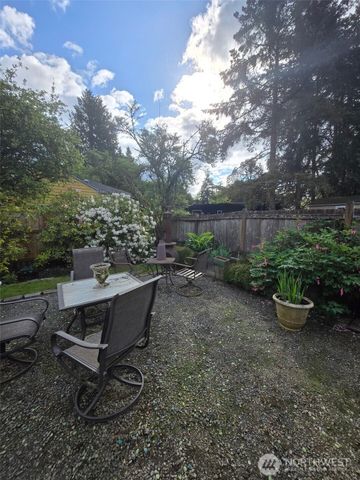 9240 Sand Point Way NE, Seattle, WA 98115