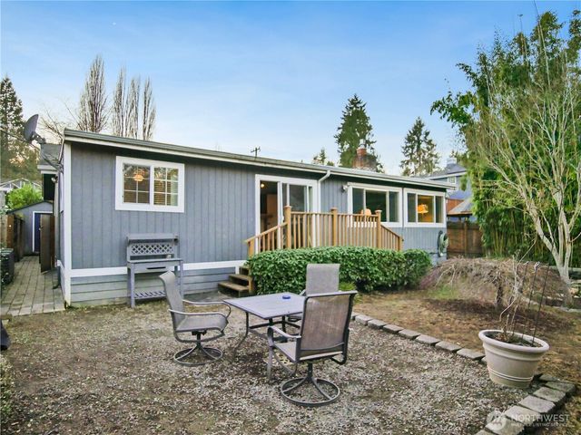 9240 Sand Point Way NE, Seattle, WA 98115