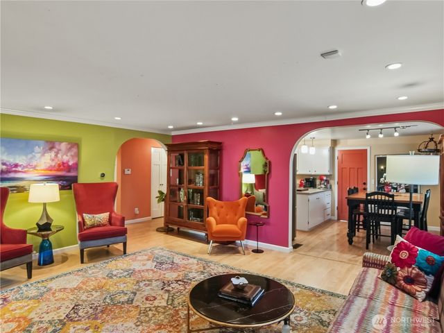 9240 Sand Point Way NE, Seattle, WA 98115