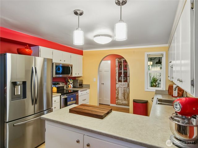 9240 Sand Point Way NE, Seattle, WA 98115